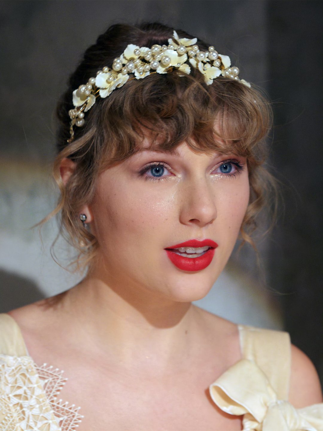 霉霉婚姻关于霉霉（Taylor Swift）的婚姻，目前没有公开报道显示霉霉已经结婚。她是一位著名的歌手和词曲创作人，一直以来以她的音乐和才华受到广大粉丝的喜爱。